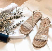 Load image into Gallery viewer, Handmade sandals shine in white
